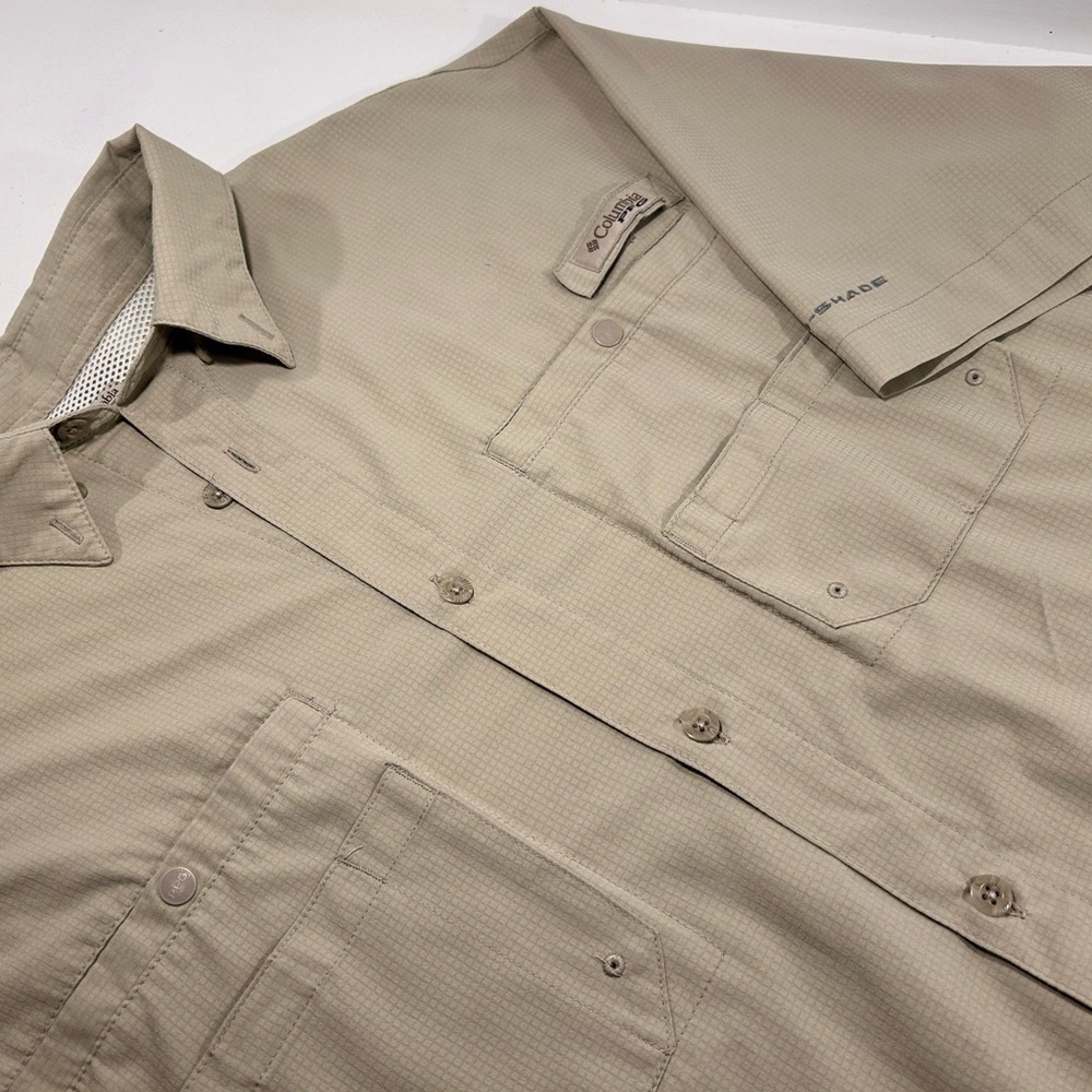 Columbia PFG Men’s Large Fishing Shirt Khaki Omni-Shade Short Sleeve Button Down